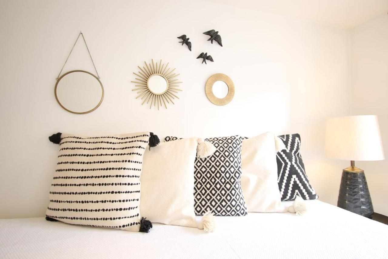 리스본 Chic Urban Retreat At Downtown With Balcony & Views 아파트 외부 사진
