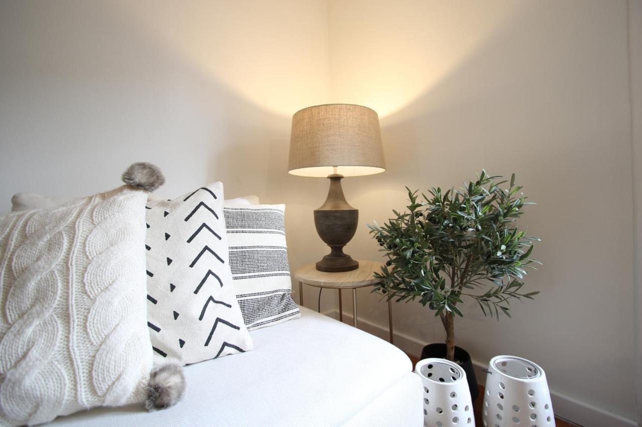 리스본 Chic Urban Retreat At Downtown With Balcony & Views 아파트 외부 사진